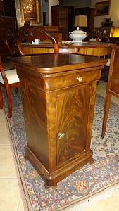 comodino a colonna
